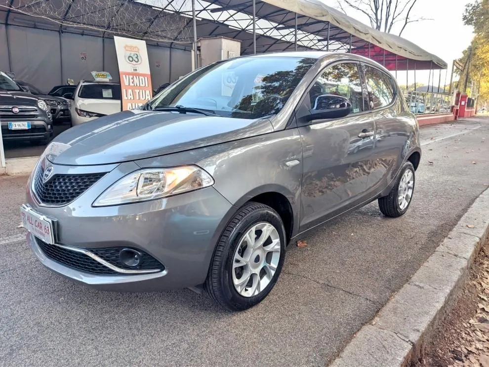 LANCIA Ypsilon Image 1