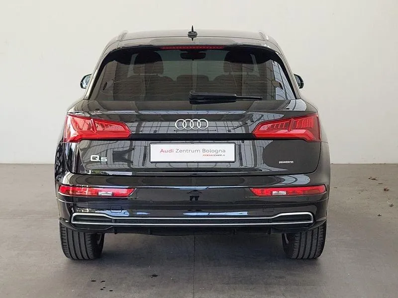 AUDI Q5 40 TDI quattro S line Plus Image 5